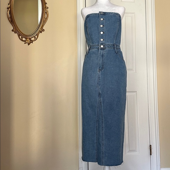 New Strapless Denim Midi Dress Raw Hem Button Front Smocked Elastic Back Pockets - Picture 1 of 16